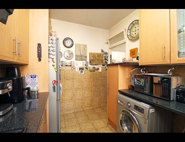 1 BEDROOM APARTMENT FOR SALE IN HOUGHTON ESTATE